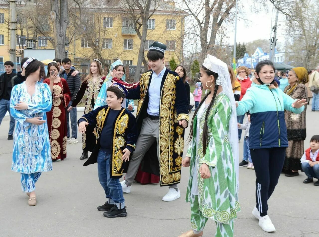 С праздником навруз. Навруз праздник весны. Навруз 2022 таджикистан. С праздником нооруз. С праздником навруз.