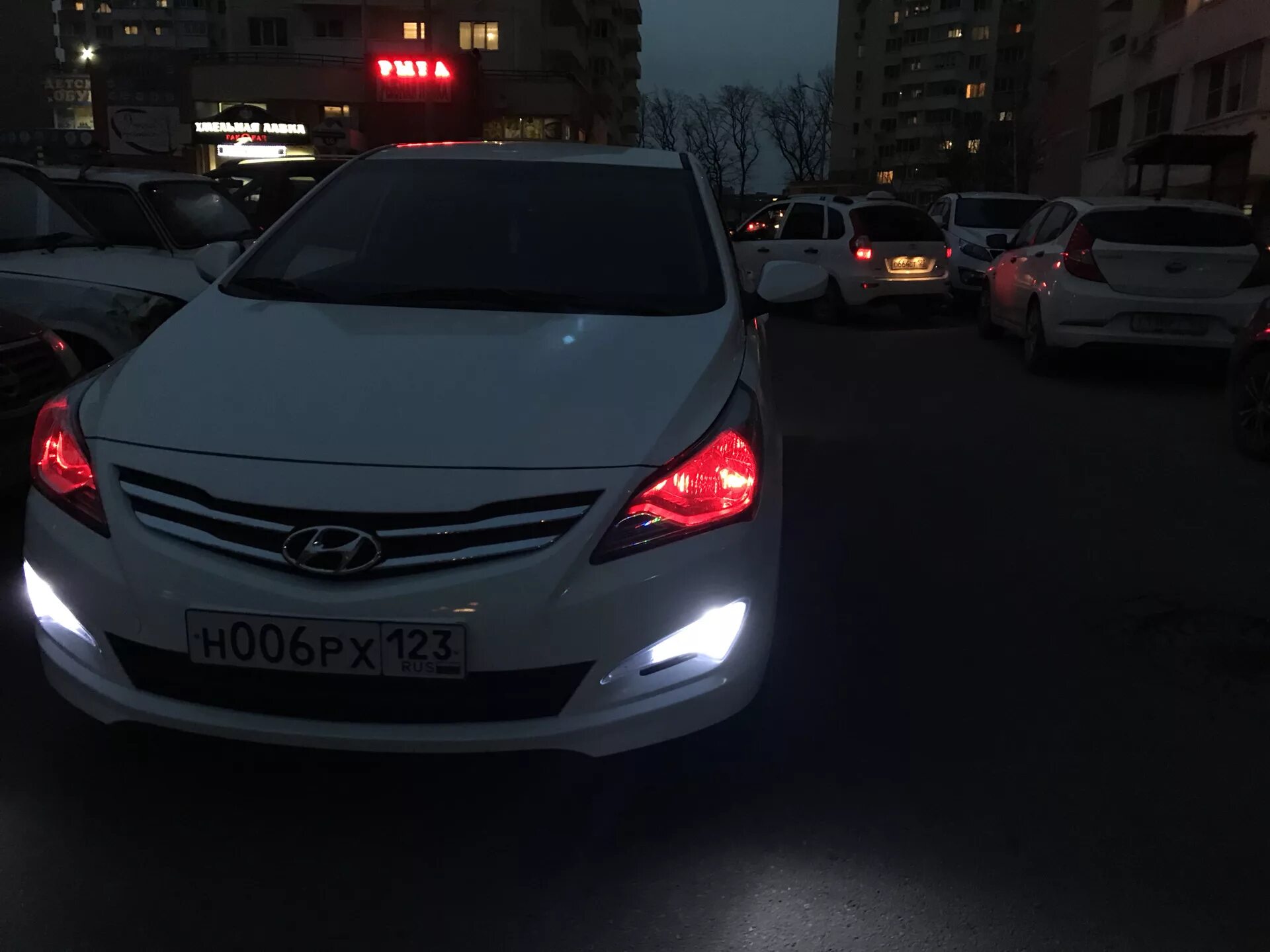 Солярис 2015 год лампы. Светодиодные фонари Hyundai Solaris 2. Светодиодные лампы Хендай Солярис. Габариты огни лампы Хендай Солярис 2015. Габаритные лампы Хендай Солярис 2015.