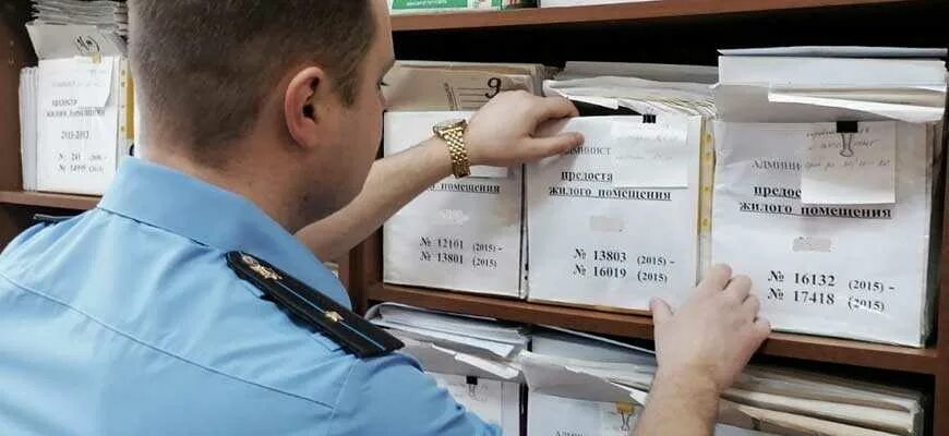 Могут ли приставы арестовать больничные выплаты. Удерживают ли приставы с больничного листа. имеют ли приставы удержать больничный.