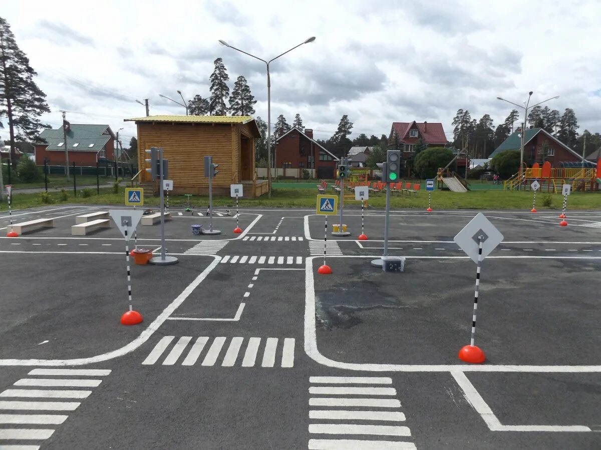 автогородок для детского сада. автогородок обнинск. автогородок для школы. автогородок красноярск улица. виниловое покрытие для автогородка.