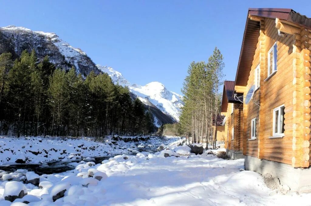 Снять жилье в приэльбрусье. Cottage in the mountains терскол. терскол домик в горах. терскол эльбрус домик. терскол коттедж приэльбрусье.