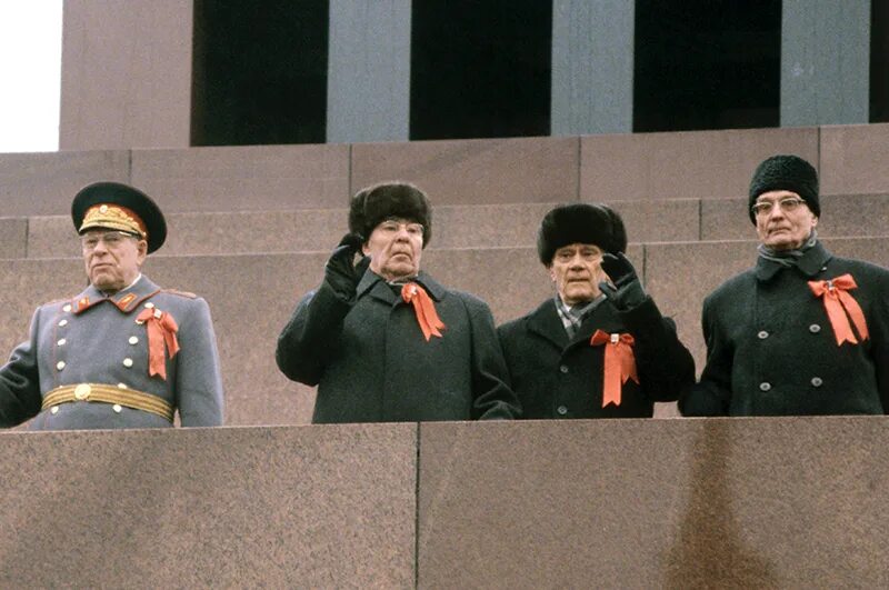 27 ноября 1982. 27 ноября 1982. Ноябрь 1982. Известия 12 августа 1981 года. 27 ноября 1982.