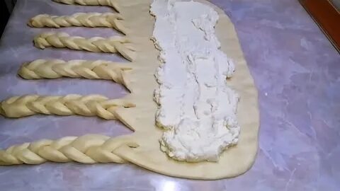 Пирог косичка из слоеного теста