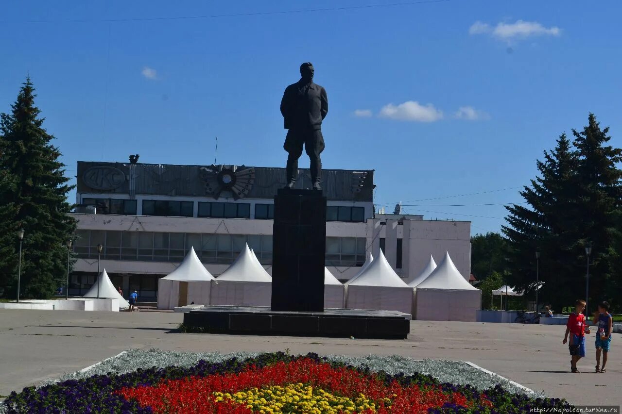 Чкаловск площадь Чкалова. Чкалов памятник г. Чкаловск. Памятник Валерию Чкалову в Чкаловске. Памятник Чкалову в Нижегородской области в городе Чкаловск. Чкаловская орск