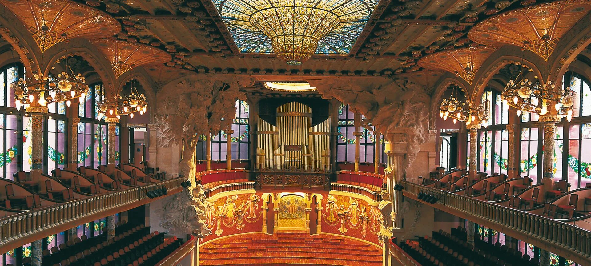 Palau de la música Catalana Барселона. Дворец каталонской музыки в Барселоне. Дворец каталонской музыки (Барселона, Испания) — 1908 год.. Палау де ла музика Каталана. Сайт дворец музыки