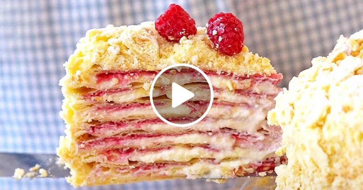 прослойка наполеона. несладкий торт. прослойка наполеона. наполеон с ягодами и заварным кремом. наполеон с фруктовой прослойкой.