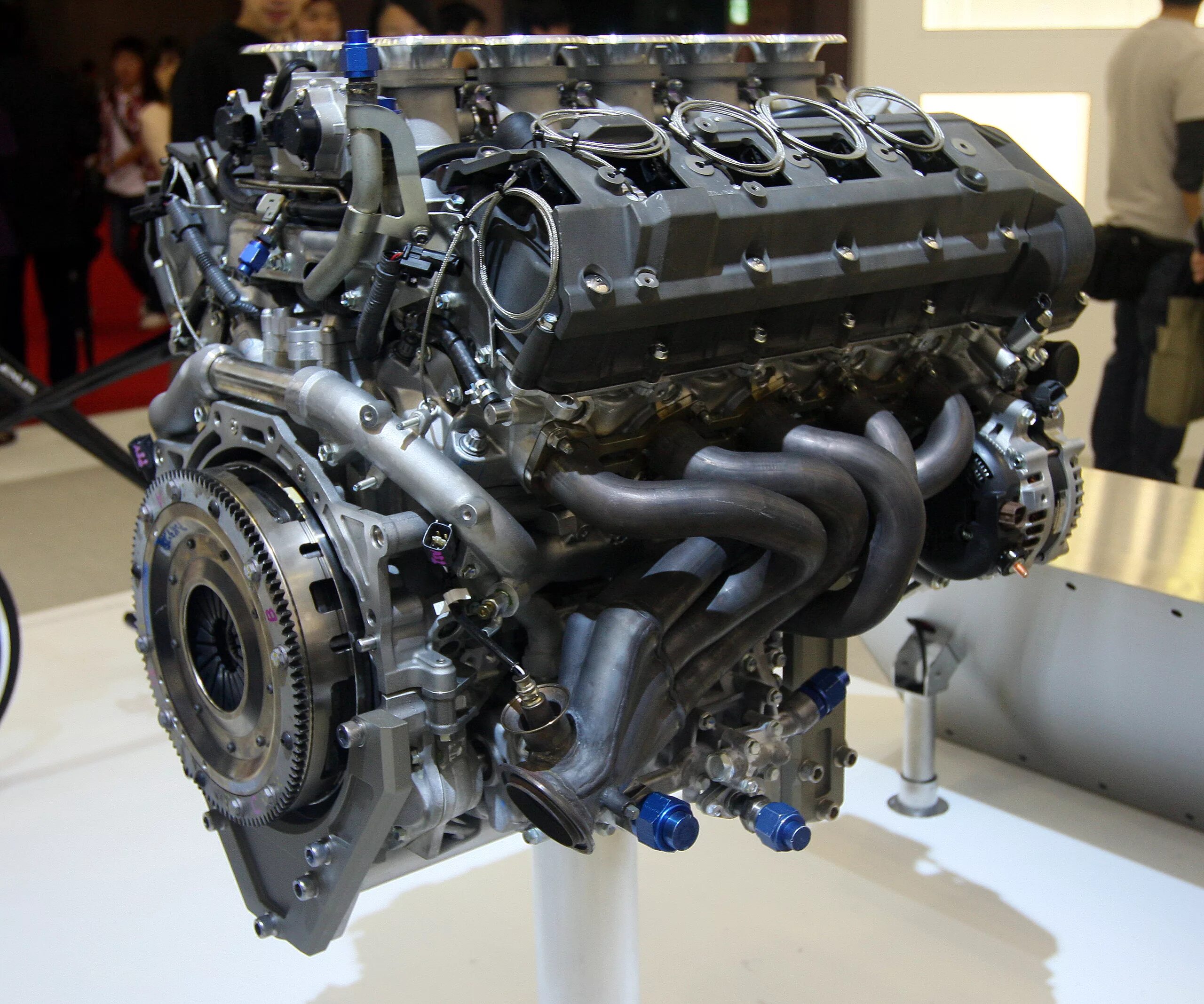 Обзор двигателей автомобилей. V10 Lexus LFA двигатель. 1lr gue v10. Toyota 1lr-gue. 1lr-gue.