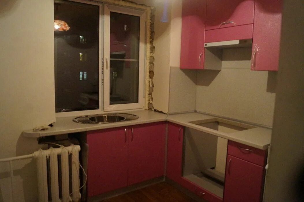 кухни в хрущевке угловые. углова кузня в хрущевку. угловые гарнитуры для маленькой кухни. кухни в хрущевке угловые. кухни для хрущевок.