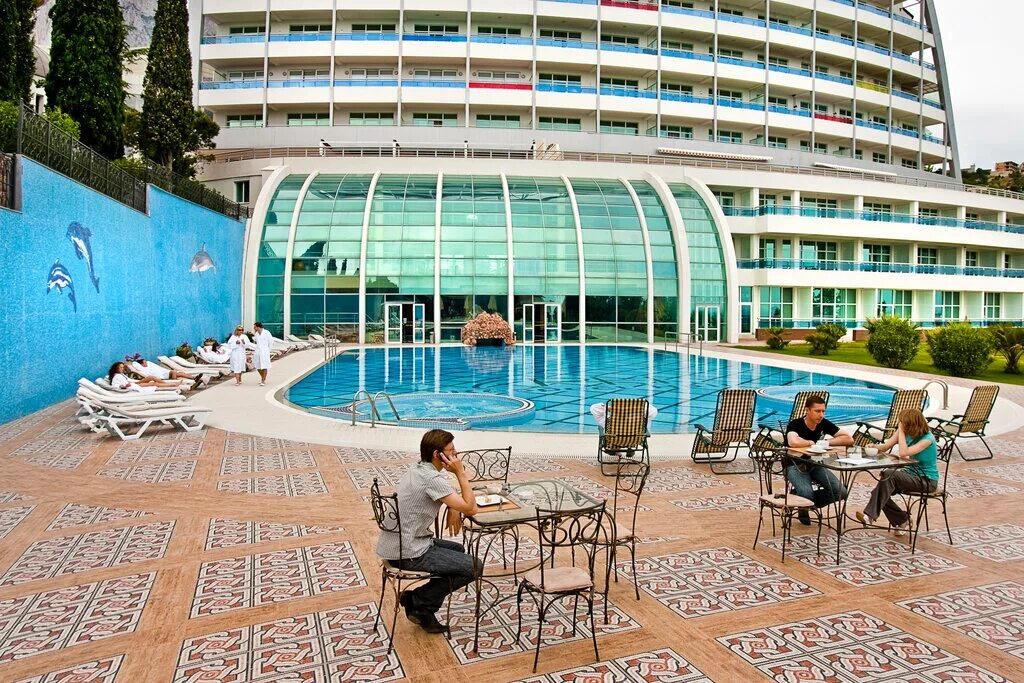 Респект холл ялта. Отель respect hall в ялте. Отель респект холл резорт и спа ялта кореиз. Кореиз севастопольская 45. Крым кореиз респект холл.