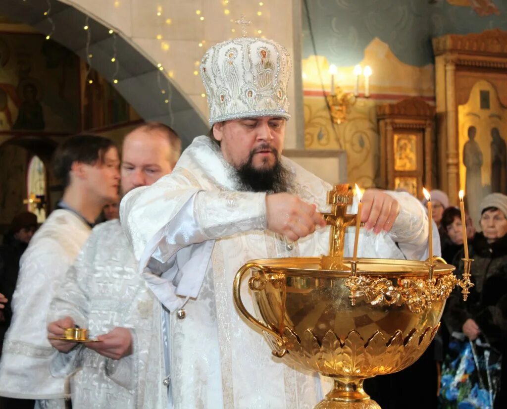 Освящение воды. Освящение воды на крещение. Праздничное богослужение крещение. Навечерие крещения Господня. 18 января праздник крещенский сочельник