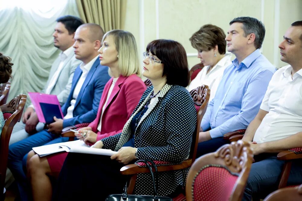 Новости воронежа за последние сутки. Новости Воронежа. Совещание директоров школ Воронеж. Воронежское Телевидение. Любовь Кулакова Молодежная политика Воронежской области.