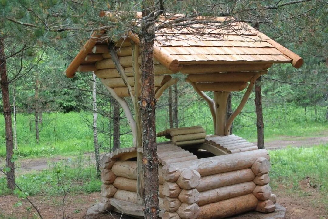 Деревянные срубы колодцев