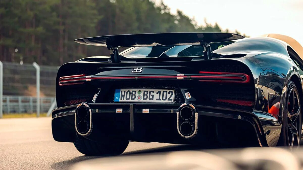 Chiron разгон до 100. Bugatti chiron super sport 300+. bugatti chiron sport 2025. chiron super sport 2025. bugatti super sport 2025.