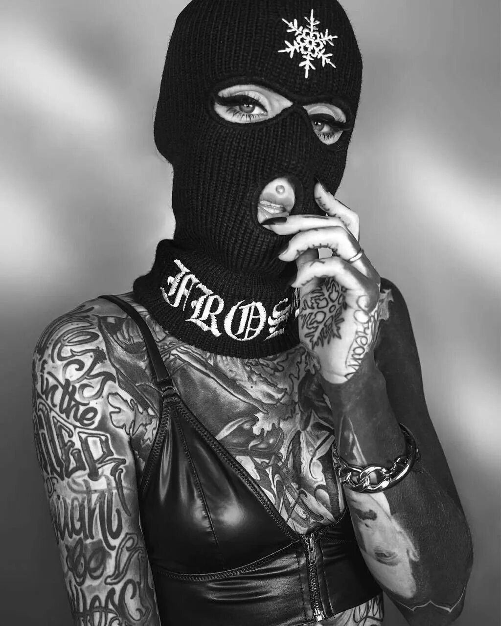 Monami Frost. Monami Frost Чикано. Маскед ЧУЛФ. Девушка в маске бандита. Бандит девчонка