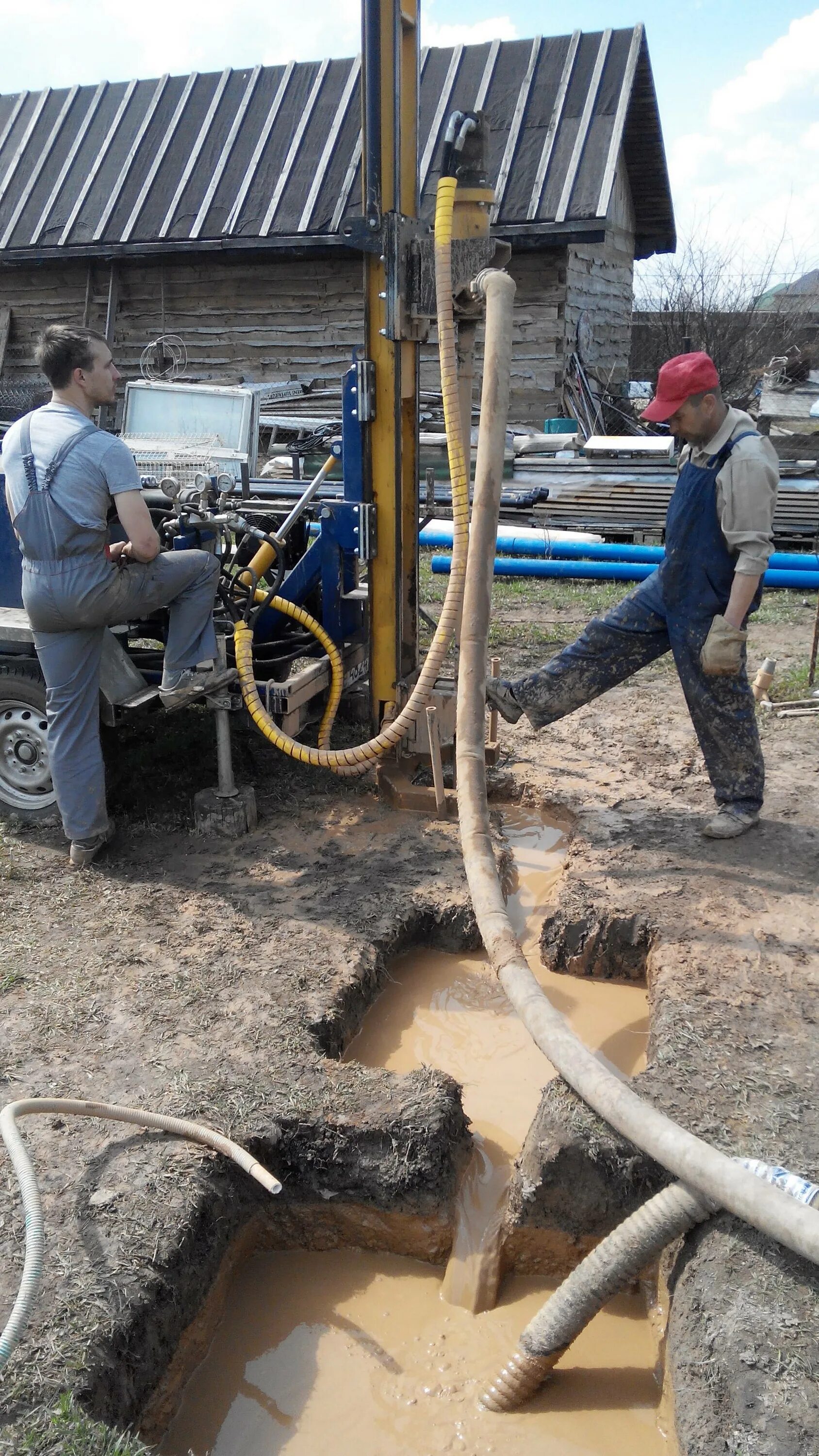 На сколько бурят скважину на воду. Колонковое бурение технология. Скважина 30 метров. Скважина на воду. Бурение скважин на воду.