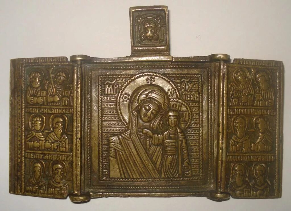 Складень николай чудотворец створка. Икона складень старинная. Икона бронзовая складень старообрядческая. Складень трёхстворчатый. Медная икона двунадесятые праздники.