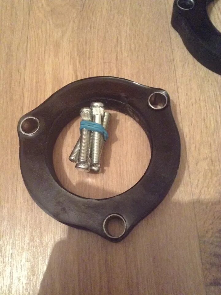 Задние пружины рио 2. Проставки рио. Проставки 20мм jzx90. Проставки для увеличения клиренса киа рио х лайн. Проставки на задние пружины киа рио 3.