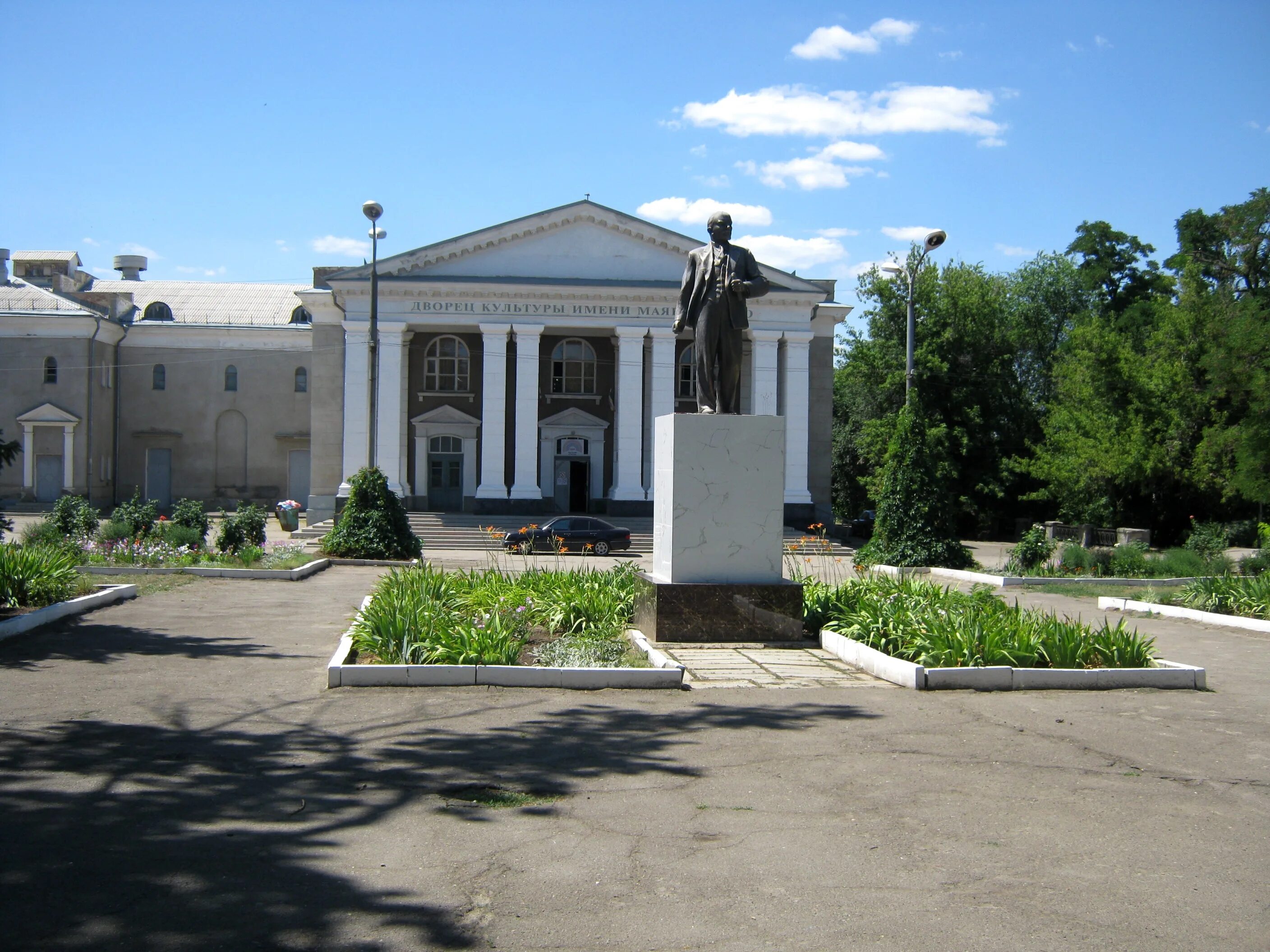 Луки каменск шахтинский. Парк Маяковского Каменск Шахтинский. ДК Маяковского Каменск-Шахтинский. ДК Гагарина Каменск-Шахтинский парк. Дом культуры Каменск Шахтинский.