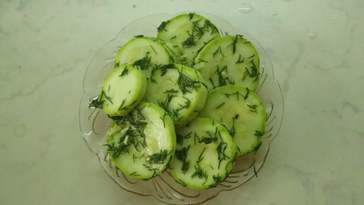 Кабачки замороженные на зиму. Уваренные кабачки. Фаршированные цукини с фаршем запеченные в духовке. Кабачки кружочками в духовке. Кладут ли в кабачке.