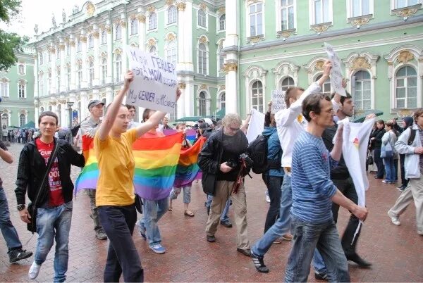 В Петербурге в "День Молчания" прошла акция ЛГБТ-активистов - YouTube