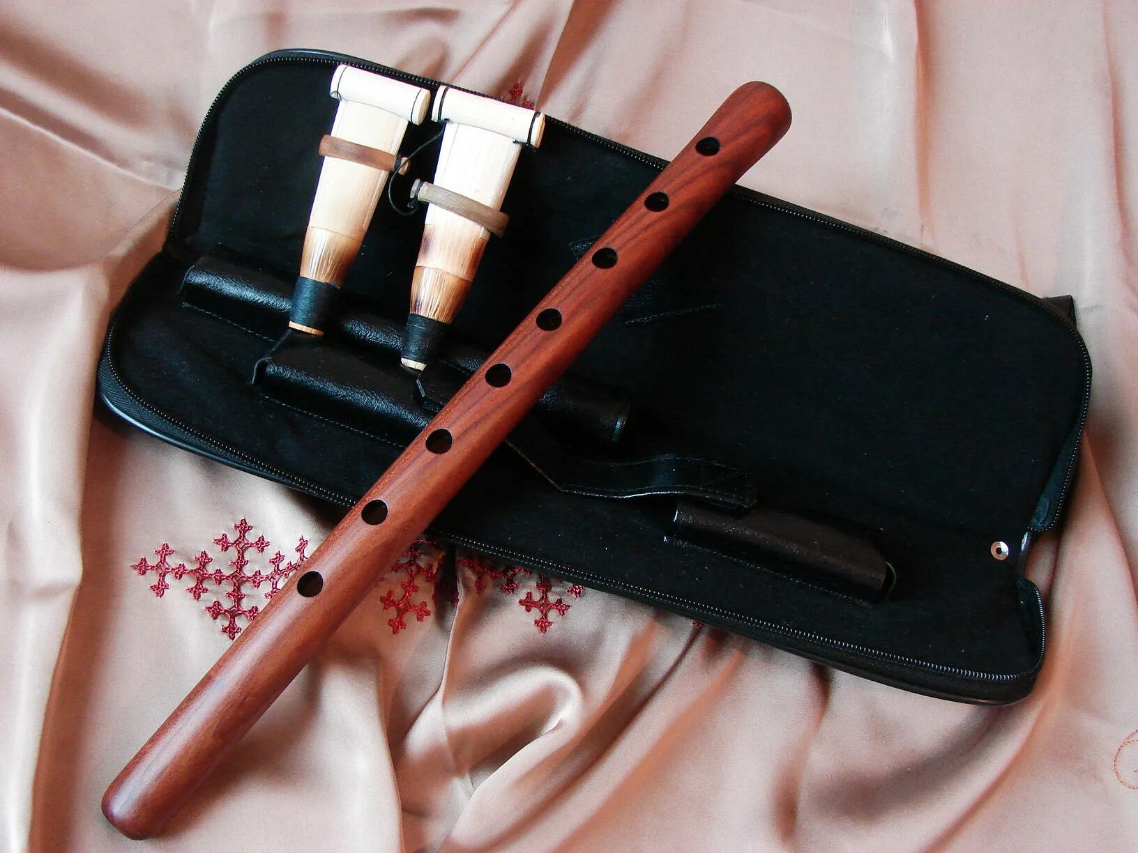 Зурна деревянный духовой музыкальный инструмент. Зурна. Армянский инструмент дудук. Дудук деревянный духовой музыкальный инструмент. Зурна армянский инструмент.