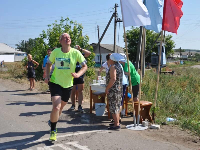 Марафон забег. Погода в Аткарске. День физкультурника фото. Прогноз погоды Аткарск.