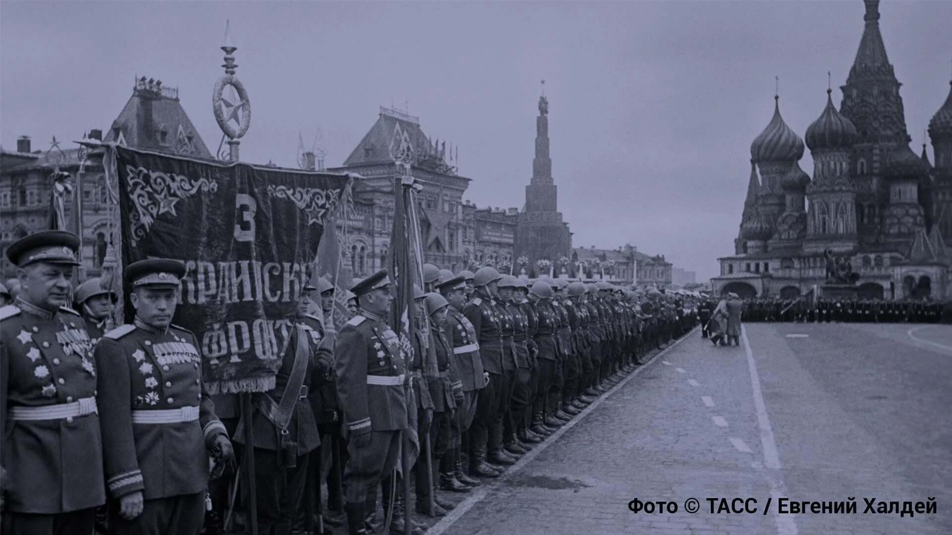 Первый парад победы. Жуков на параде Победы 1945. Жуков и Рокоссовский на параде Победы 1945. Парад 24 июня 1945 Рокоссовский. Командующий парадом Победы 1945.