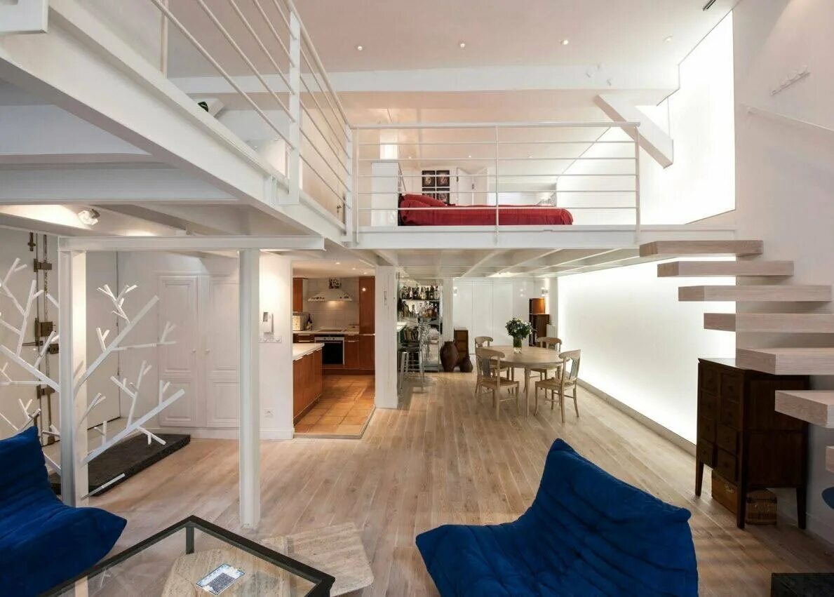 Двухуровневая студия 24м2. Дом в стиле лофт с антресольным этажом. Красивые двухуровневые квартиры. Как называется квартира с двумя этажами. Двухэтажная квартира.