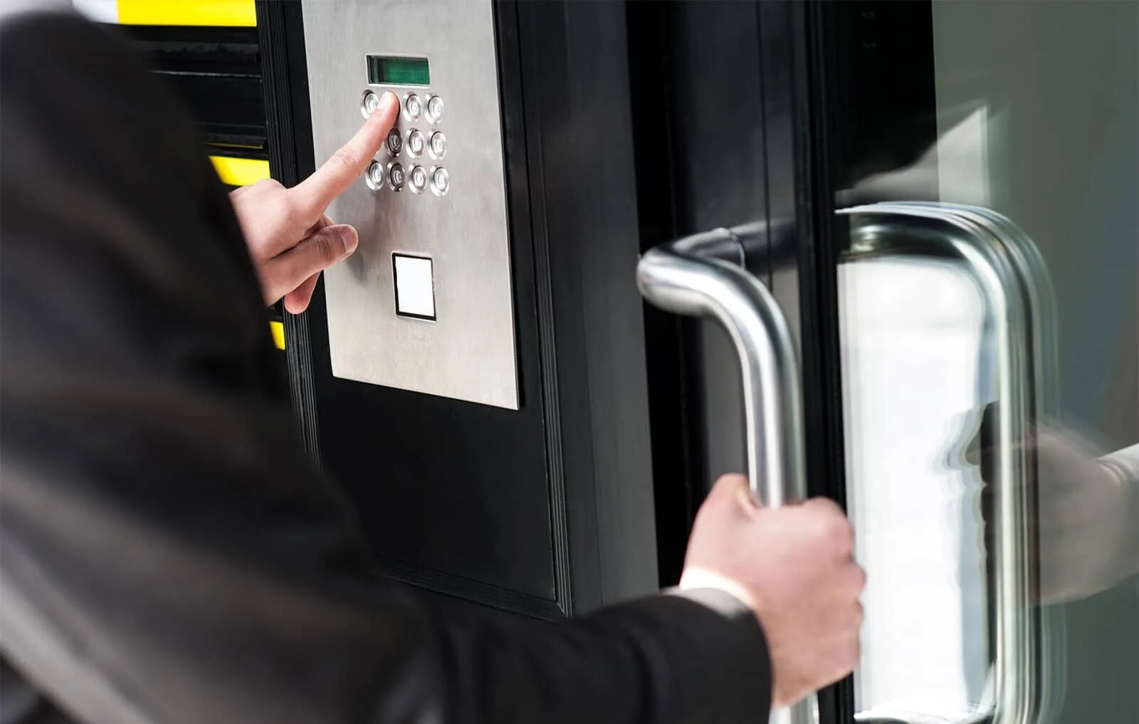 Безопасность контроль доступа. Контроль доступа (access Control). Система контроля и управления доступом. СКУД. Двери с пропускной системой.