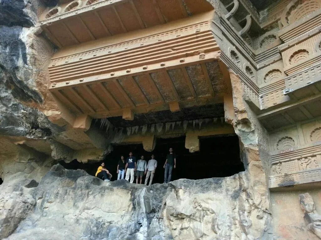 Caves 1 16 5. Кондана пещеры Индия. Индия пещерные храмы Бхаджа. Лонавала пещеры Конданы. Храм Карли в Индии.