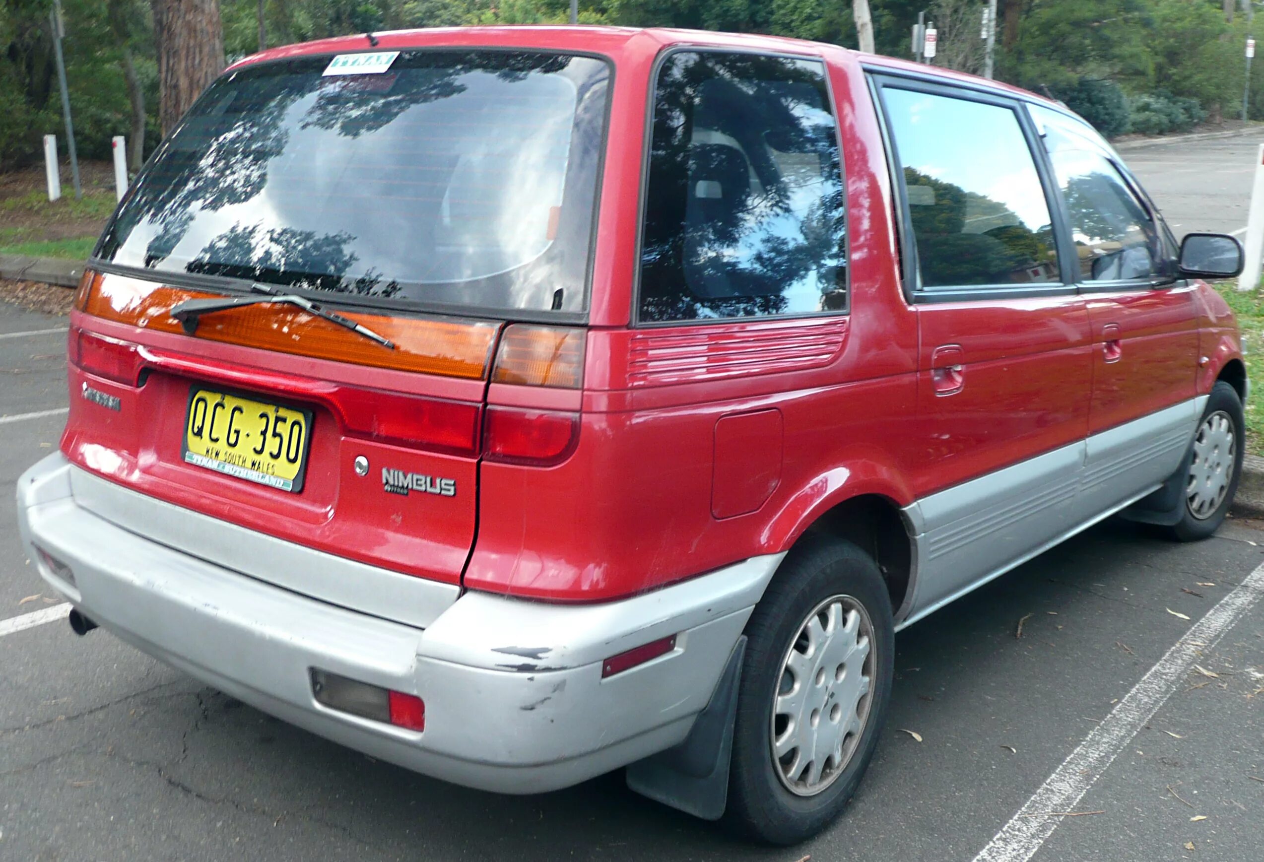 Toyota space. Mitsubishi Space Wagon 2. Митсубиси Space Wagon. Mitsubishi Space Wagon GLX. Мицубиси Шариот 1983.