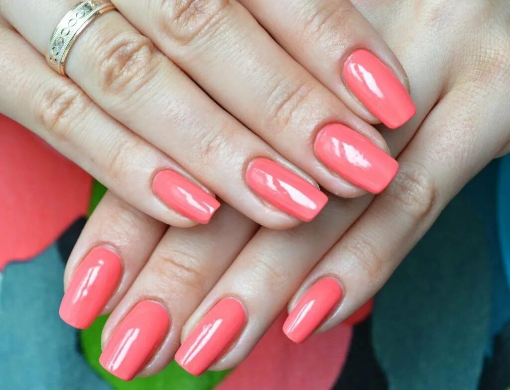 Коралловый гель лак на ногтях на руках. Маникюр кораллового цвета. Маникюр лето кораллового цвета. Shellac manicure. Коралловый маникюр на короткие ногти.