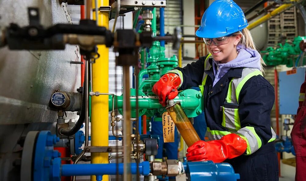 Нефтяной инжиниринг. Инжиниринг петролеум технолоджи. женщины в нефтегазовой отрасли. инжиниринг нефтегазовой отрасли. нефтегазовая промышленность.