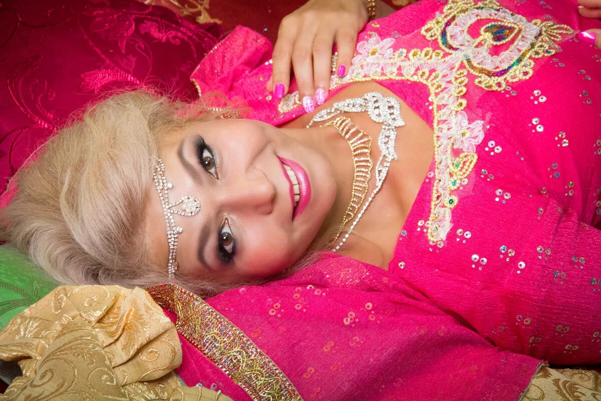 значок сайта индия экспресса. кристина кумар. Skynet ekspress contact.