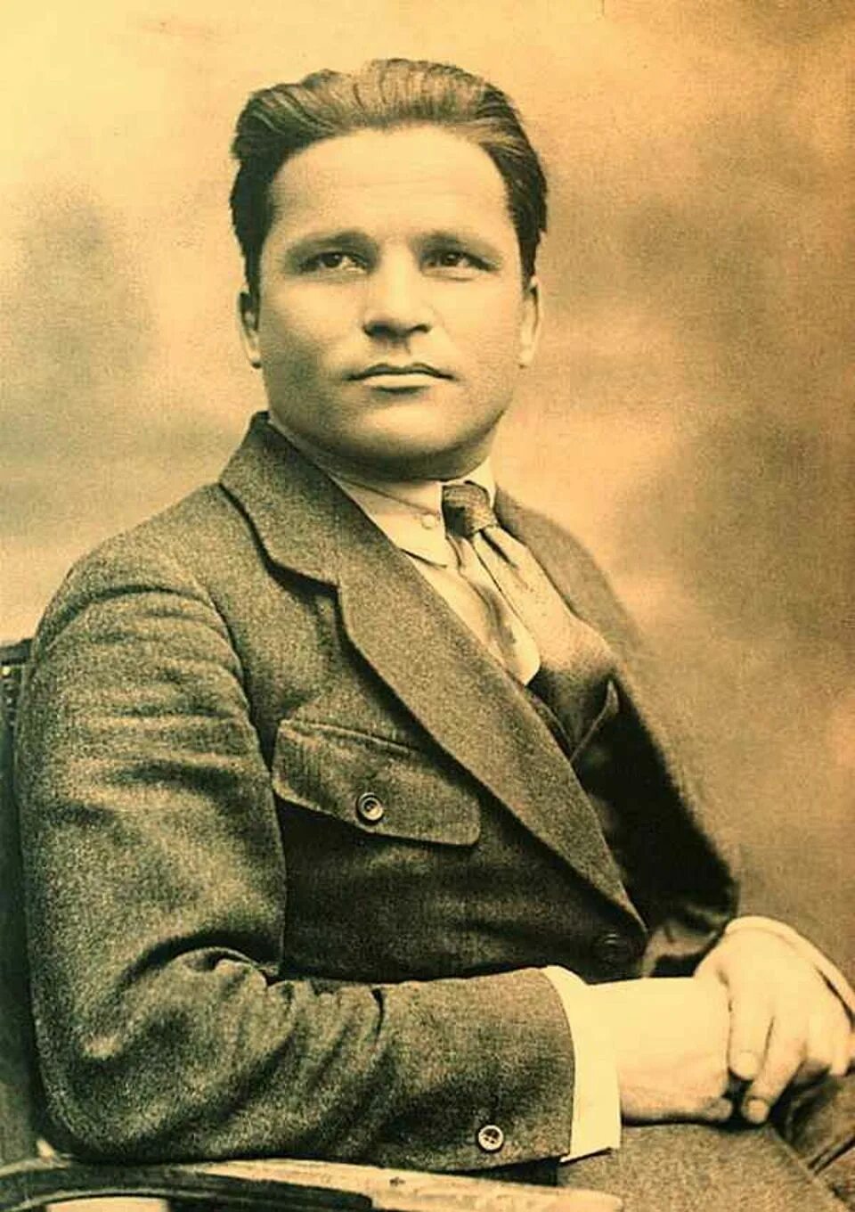 сергей киров портрет. киров сергей миронович (1886-1934). кирову (санкт-петербург, кировская площадь). памятник с. 5 с м киров.