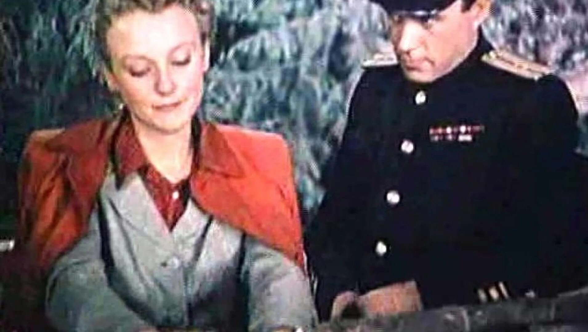 Поезд едет на восток- кадры из фильма. Лидия драновская. Восток в dvd. Поезд едет на восток- кадры из фильма. Галлис леонид в фильме поезд идёт на восток.