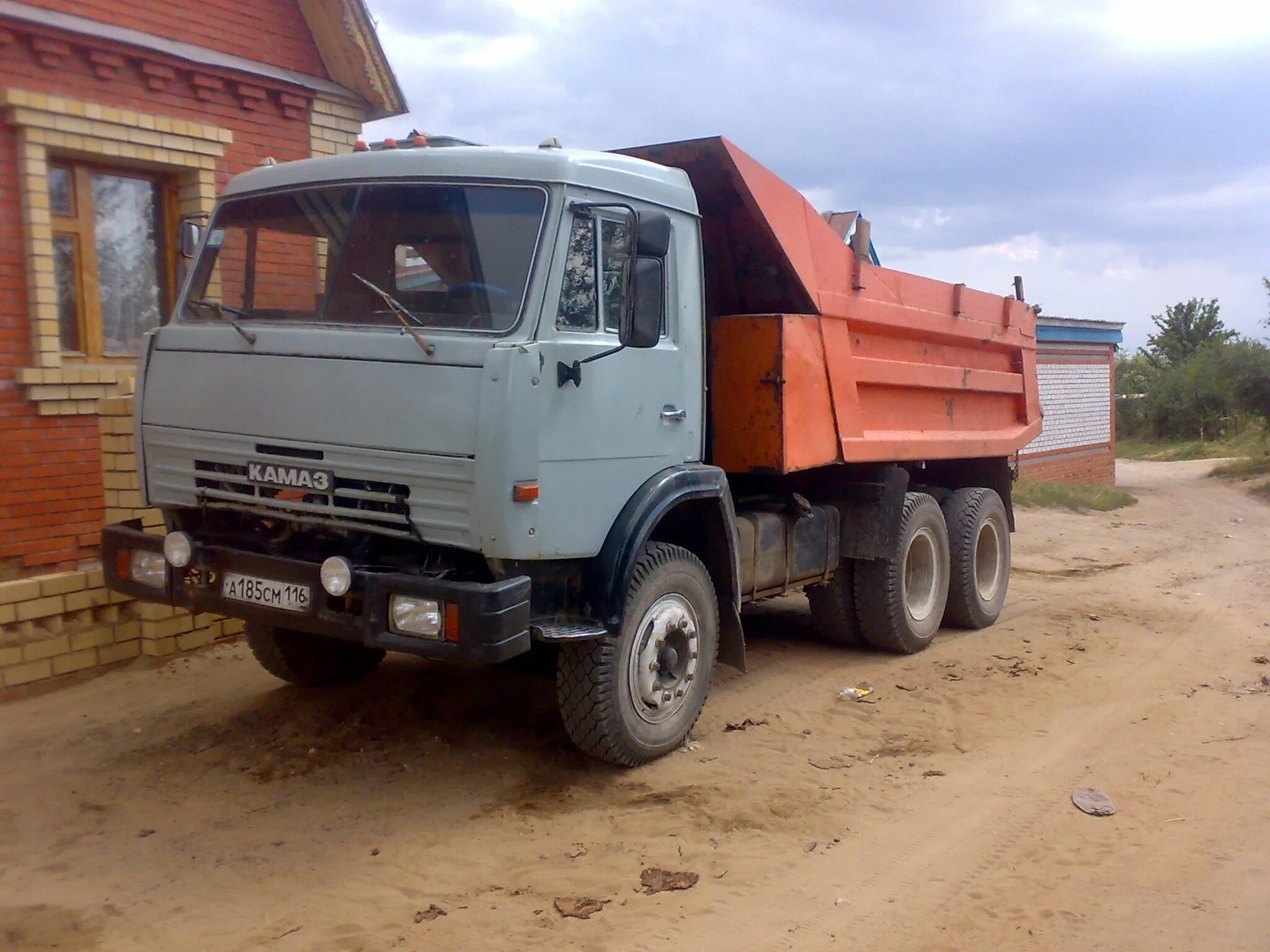 Самосвалы бу красноярский край. КАМАЗ 55111. КАМАЗ 55111 самосвал. КАМАЗ 55111 И КАМАЗ 5511. Автосамосвал КАМАЗ-55111.