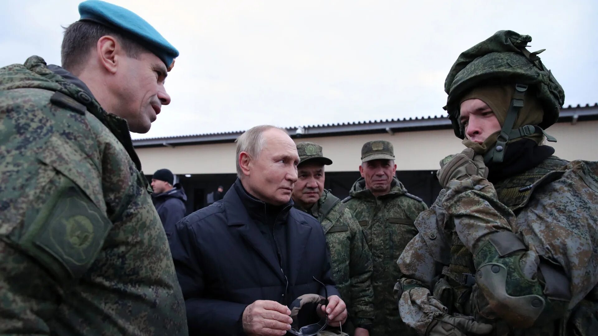 Выступление шойгу о замене мобилизованных. Путин и шойгу в рязани. путин на полигоне с мобилизованными. путин в военной форме верховного главнокомандующего.