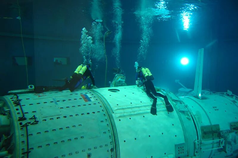 Затопленная космическая станция в тихом океане. Гидролаборатория звездного городка. Подводная станция. Станция мир под водой. Лаборатория под водой.
