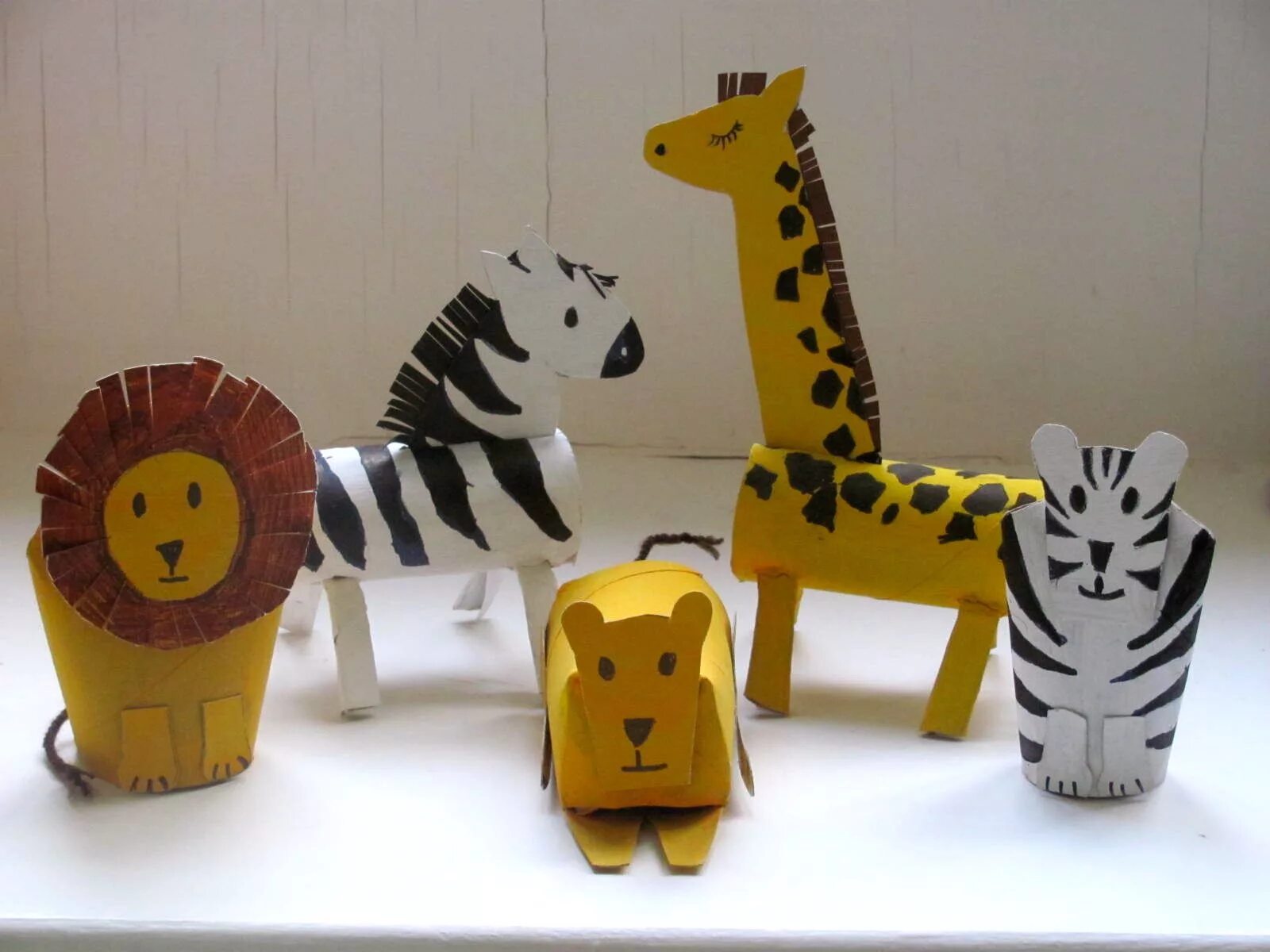 Поделка собачка. Объемные фигурки животных. Поделка на тему зоопарк. Поделки животные. Объемные поделки.