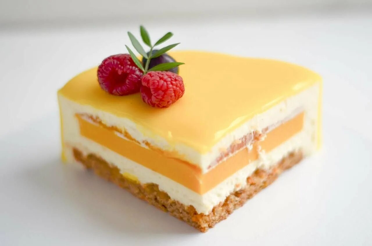 торт с абрикосами. муссовый торт мандарин. прослойку персиковая. прослойку персиковая. торт начинка маковый бисквит с прослойкой манго маракуйя.