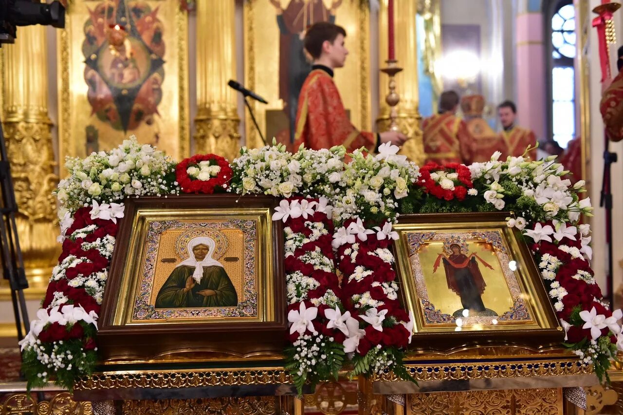 Матрена мощи в москве адрес. Матрона Московская Покровский монастырь. Покровский монастырь мощи Матроны Московской. Мощи Матроны Московской в Москве Покровский монастырь. Покровский монастырь мощи Матроны.