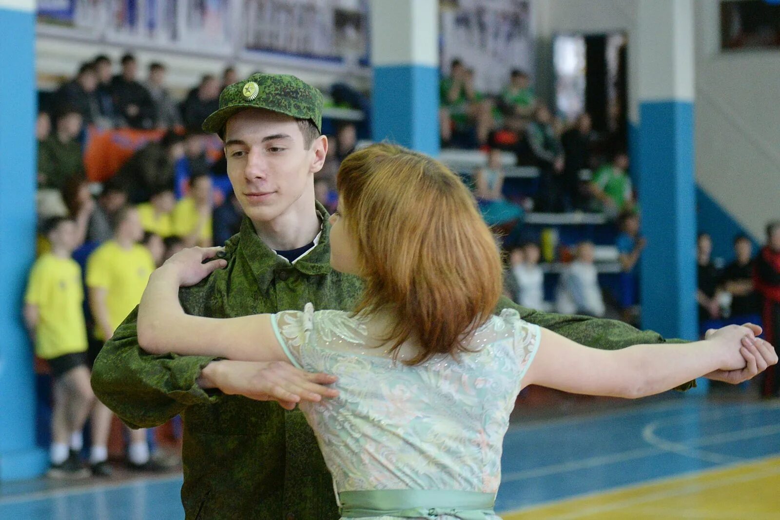 Сценарий конкурса парней. А ну ка парни. Военно-спортивный конкурс а ну-ка парни. А ну ка парни фон. Парни военные а ну-ка парни.