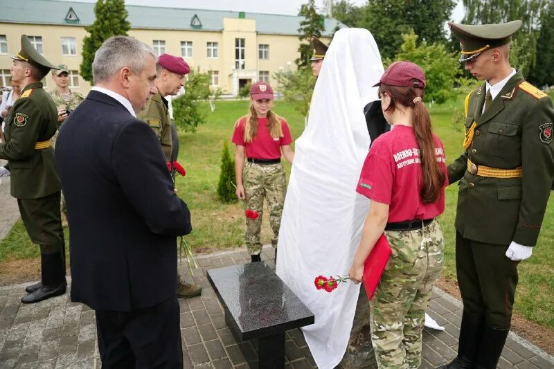 Память героям. Школа 35 города Гомеля о героях.