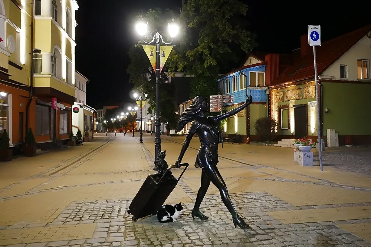 Едем в зеленоградск. Скульптура курортница в Зеленоградске. Курортница Зеленоградск. Зеленоградск Калининградской скульптура курортница. Зеленоградск Курортный проспект курортница.