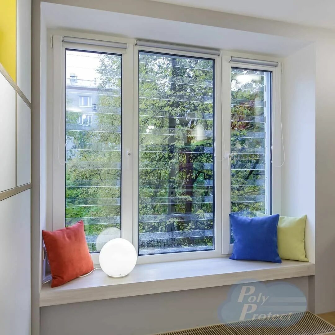 Роллеты на окна внутренние. Французские окна в квартире. Компактное окно. Polyprotect решетки. Подоконники в интерьере квартиры.
