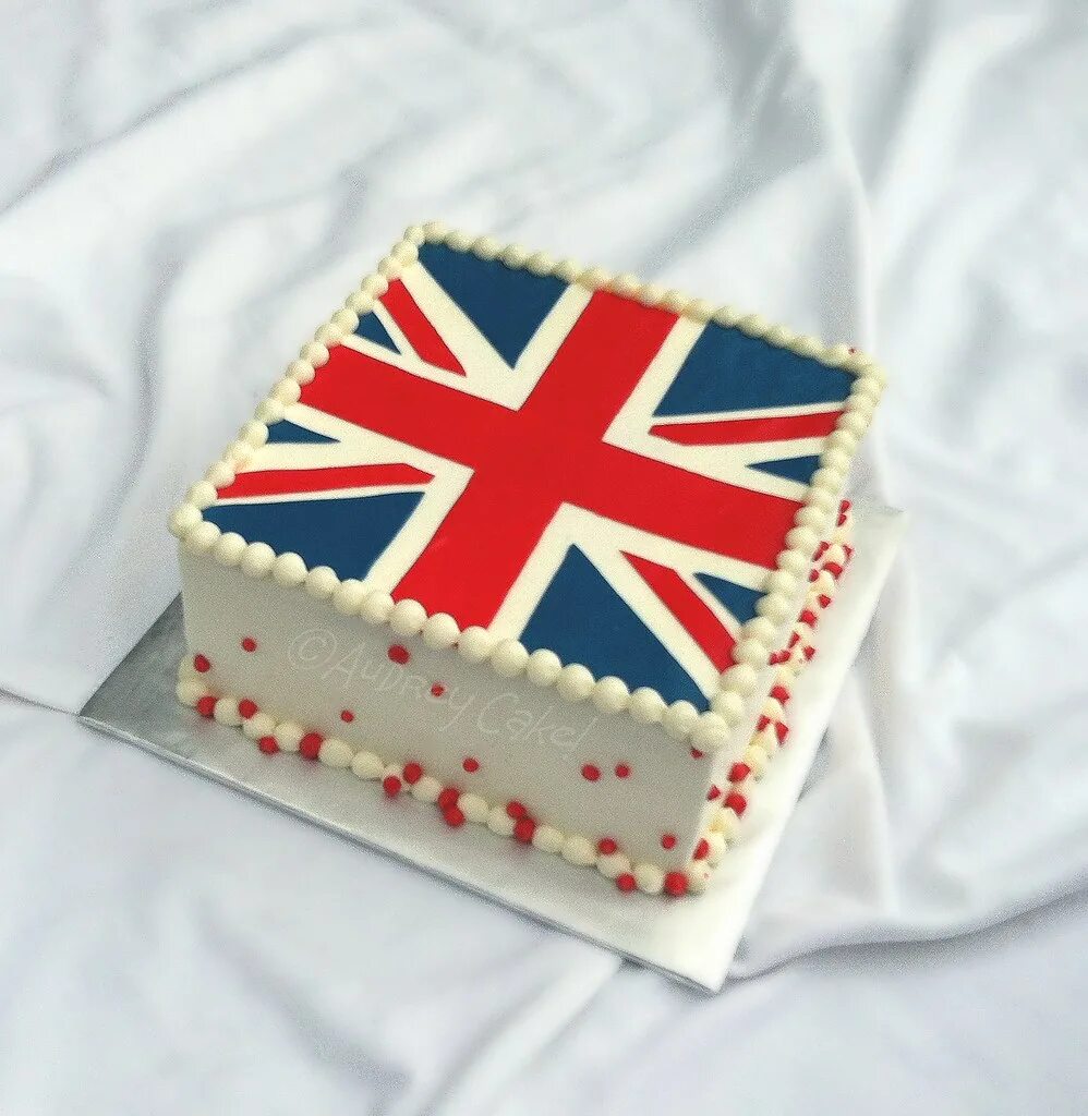Английские слова cake. Торт в стиле Лондон. Торт в стиле Англии. Торт в британском стиле. Торт с британским флагом.