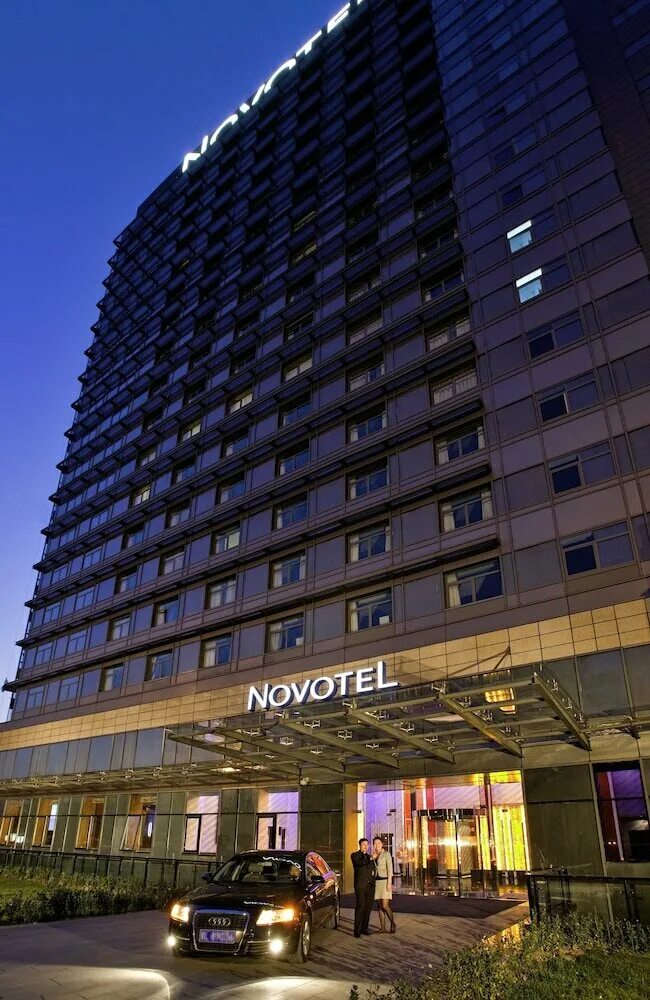 Новотель владивосток лобби. Французский отель novotel. Novotel beijing peace. Novotel peace. Отель в варшаве под названием novotel.