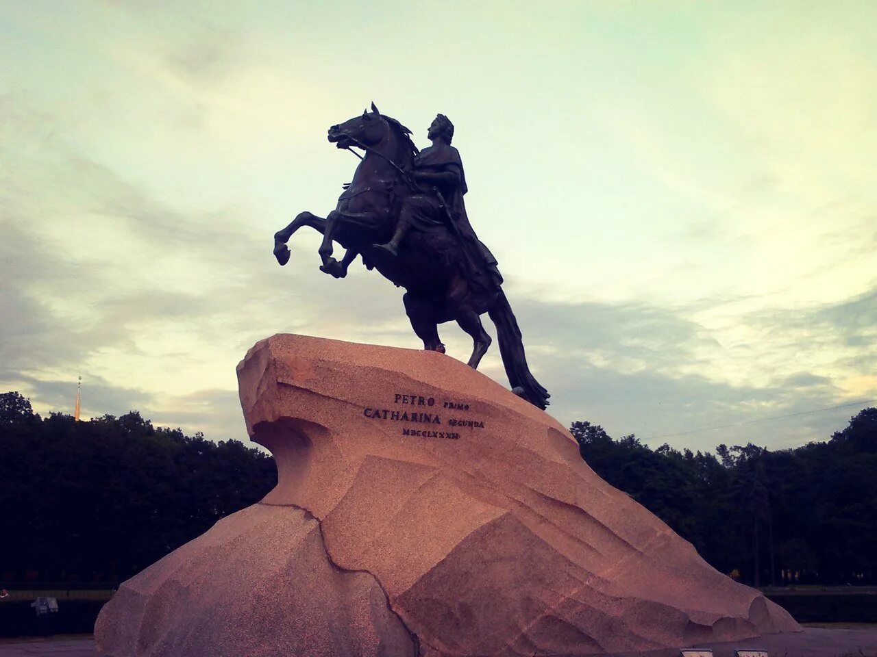 Статуя петру 1 в петербурге медный всадник. Медный всадник в санкт-петербурге. Медный всадник памятник петру 1. Финал медного всадника. Финал медного всадника.