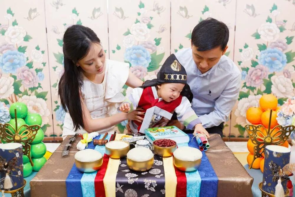 Детский день рождения. Фотосессия на 1 годик ребенку. Детский праздник. Корейский годик асянди. Корейский асянди 1 годик.